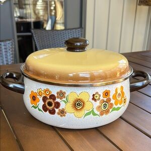 Vintage Floral Enamel Cookware with Lid - Yellow and Brown